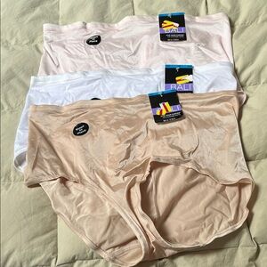 Bali briefs. Size 2XL/9.  3 pack-White, pink & beige. NWT